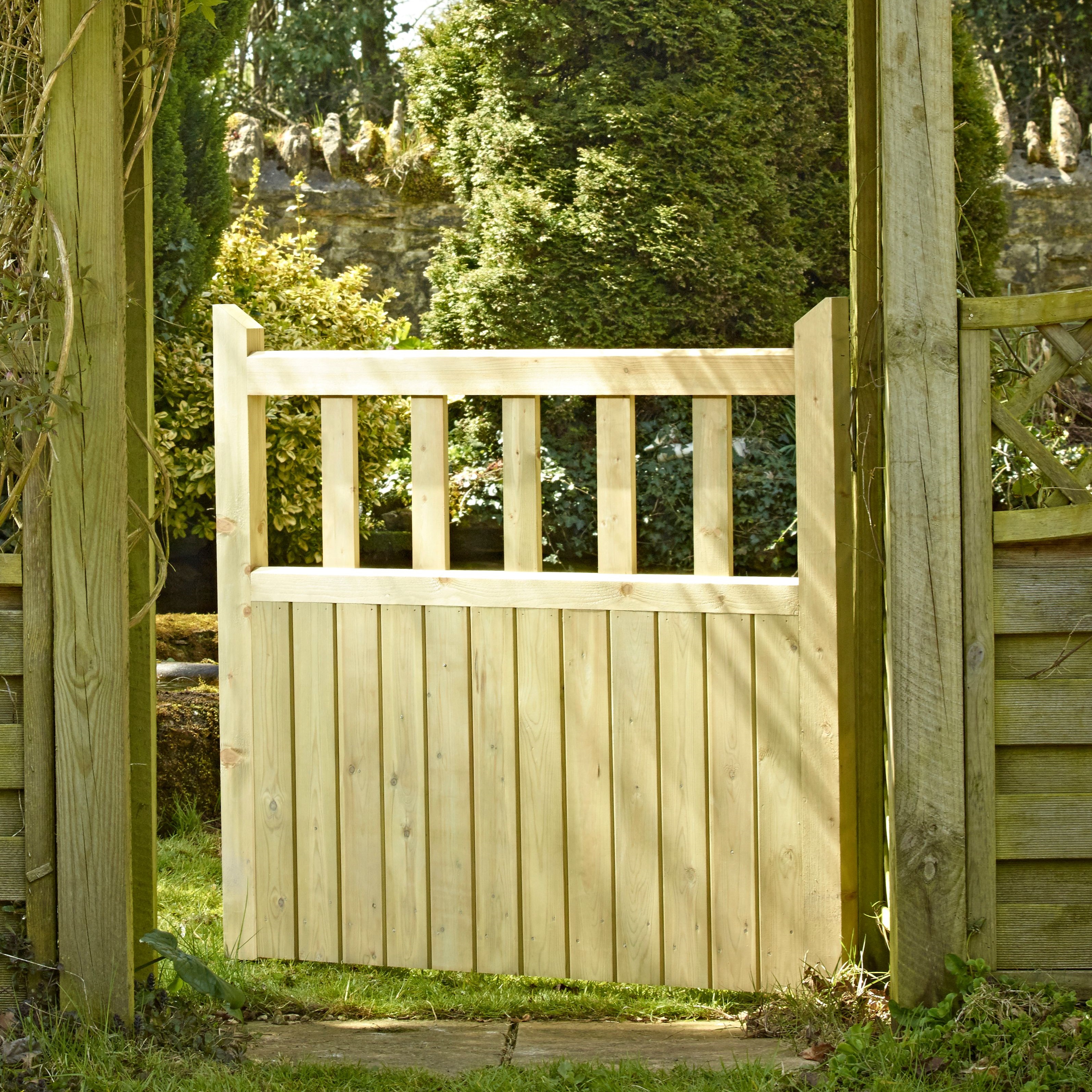 Charlton Wooden Gates