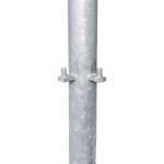 Galvanised metal post for hanging two metal gates at 90° angles to each other