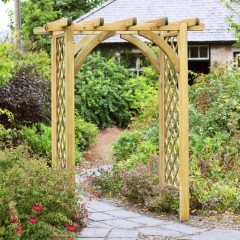 Zest horizon arch shown in a garden